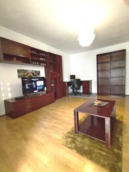 Unirii, spate magazin, 3 min. metrou, etaj 2, contract ANAF, comision zero.