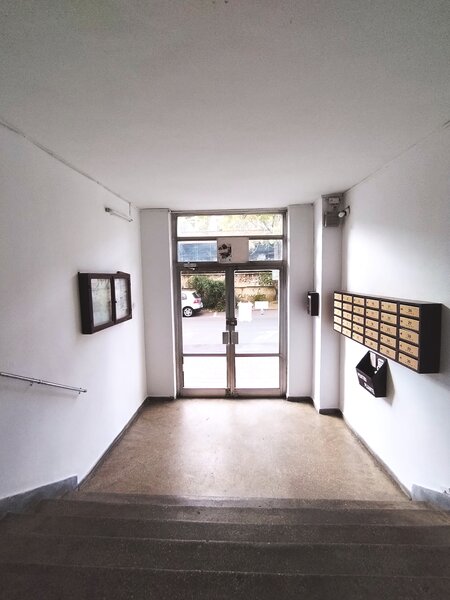 Unirii, spate magazin, 3 min. metrou, etaj 2, contract ANAF, comision zero.
