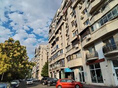 Unirii, spate magazin, 3 min. metrou, etaj 2, contract ANAF, comision zero